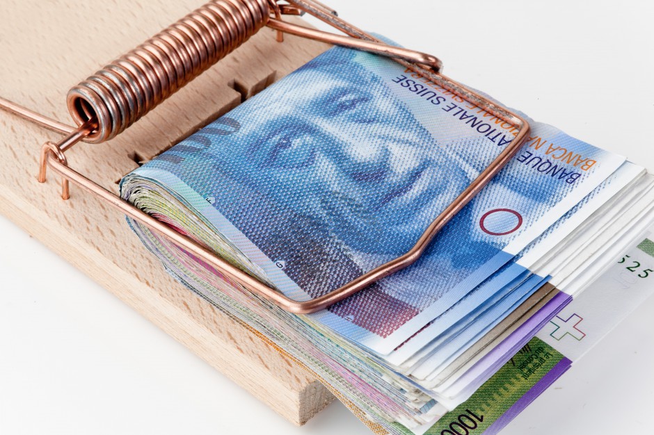 Fot. Shutterstock Polacy płacą coraz wyższe raty od frankowych kredytów