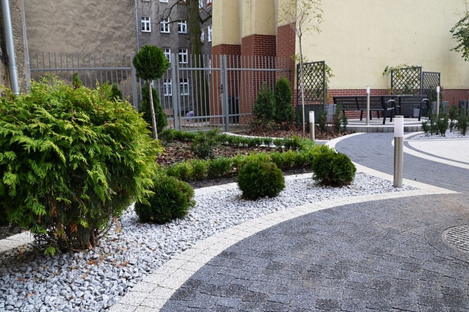 Fot. zbilk.szczecin.pl Szczecin dba o zieleńce przed kamienicami