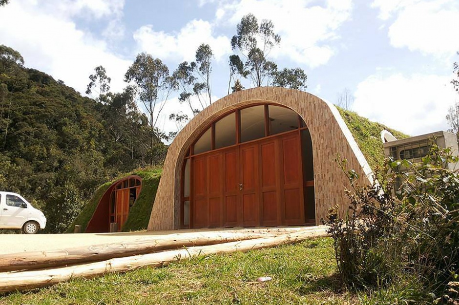 Magic Green Homes/Facebook/Youtube Chatka hobbita, czyli dom porośnięty ogrodem