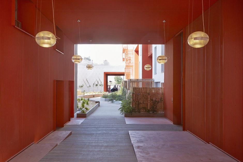 Fot. www.atelierdupont.fr, Frédéric Delangle&Atelier du Pont Mieszkaniowa rewitalizacja po francusku