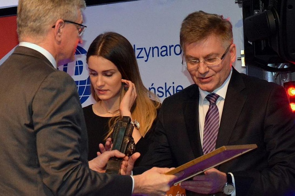 Fot. www.poznan.pl Ataner nagrodzony przez prezydenta Poznania