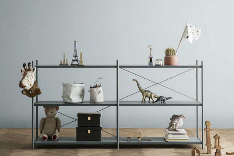 Modułowy system półek Punctual. Fot. Ferm living Tekstylia z motywem domku hitem wnętrz