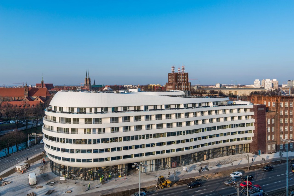 OVO Wrocław. Fot. Wings Properties Sp. z o.o Corian pokrył w całości elewację OVO Wrocław