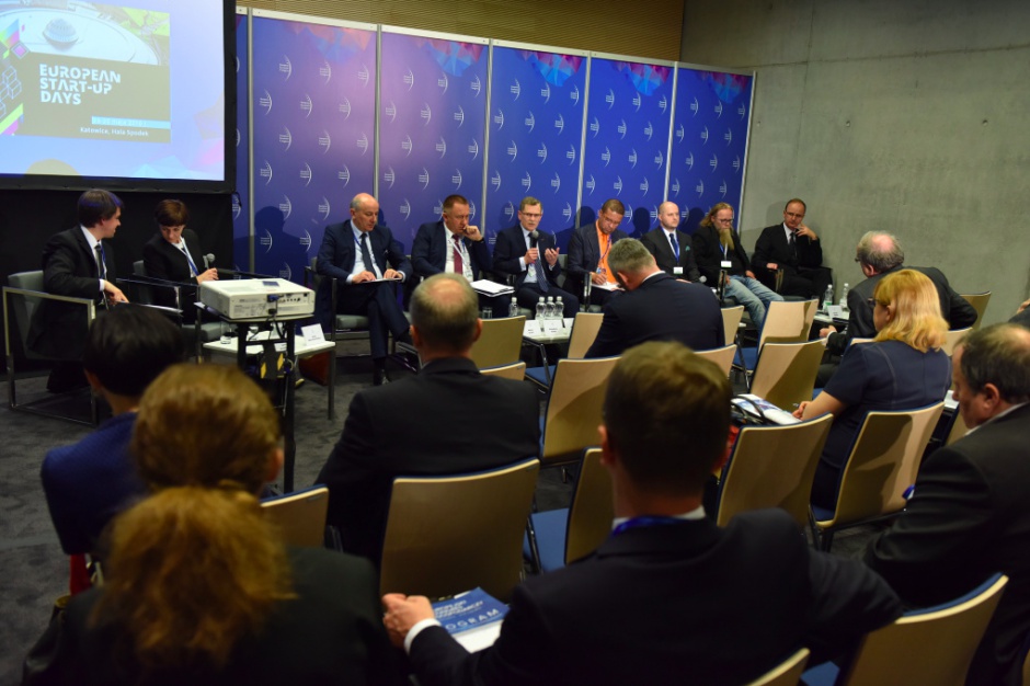 Sesja "Mieszkalnictwo i budownictwo mieszkaniowe" w trakcie Europejskiego Kongresu Gospodarczego EEC: Mieszkalnictwo i budownictwo mieszkaniowe w obiektywie