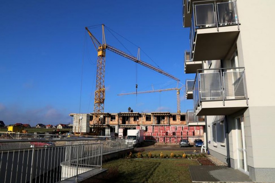 Osiedle Złota Reneta nad Radunią. Fot. Wroński Osiedle Złota Reneta rośnie nad Radunią