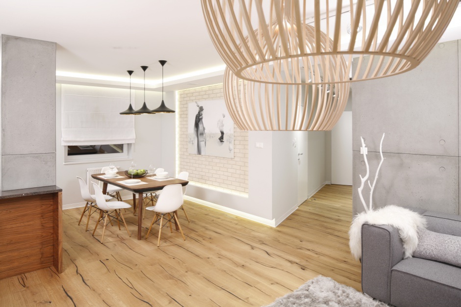 Styl aranżacji jadalni zdeterminowały naturalne materiały, w tym oryginalnie wykończona podłoga. Projekt: Agnieszka Hajdas-Obajtek. Fot. Bartosz Jarosz Jadalnia po polsku. Zobacz designerskie aranżacje