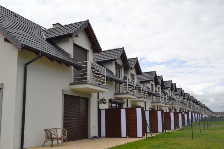 Brodowo. Fot. KM Building Kolejne szeregowce na Osiedlu Słonecznym w Brodowie