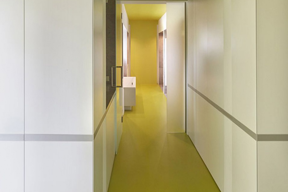 Wnętrze pod Napięciem. Projekt i fotografie: Fot. 81.waw.pl Wnętrze oplecione lampami