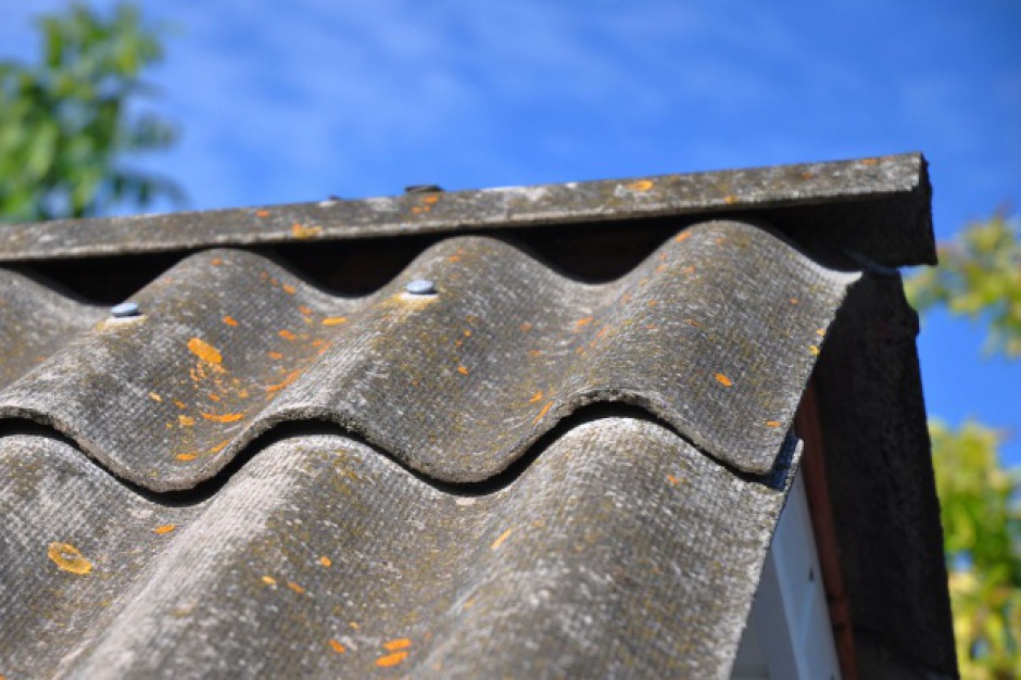 Mieszkańcy mogą za darmo usunąć azbest z dachów