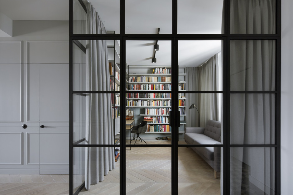 Fot. mat.prasowe Ponad 100-metrowy apartament na Ochocie zachwyca biblioteką