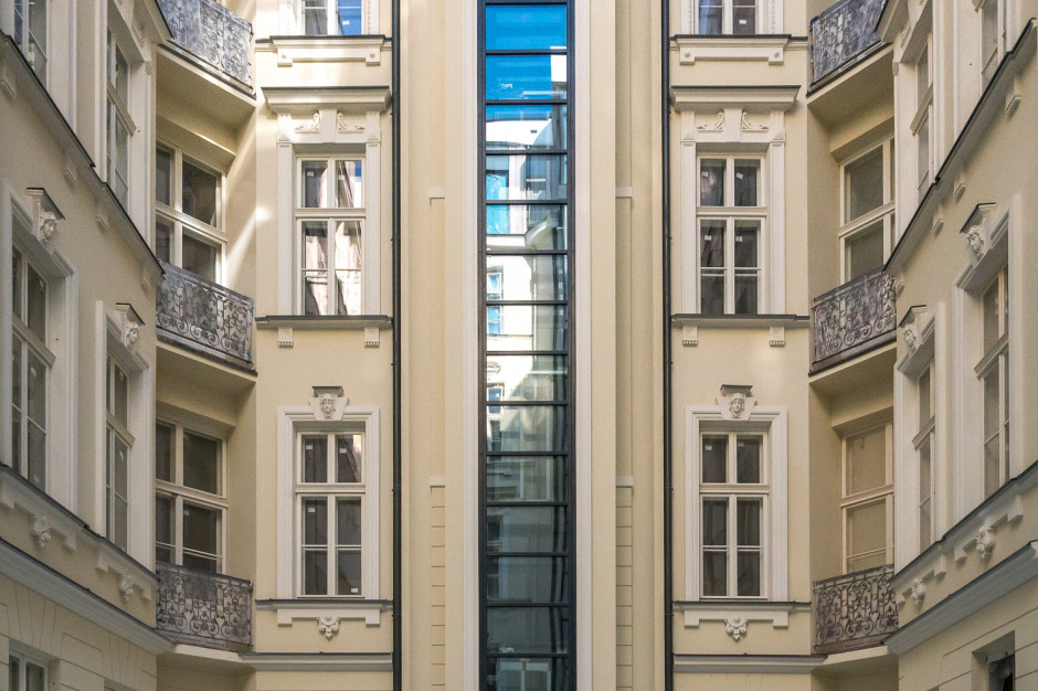 Fot. mat. prasowe Foksal 13/15: Pierwsza warszawska winda panoramiczna znowu pojedzie