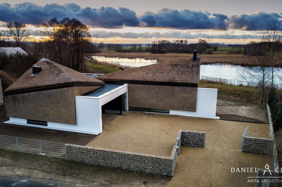 Fot. Daniel Cieślik/Anta Architekci Pod Częstochową powstał dom inspirowany kształtem łodzi