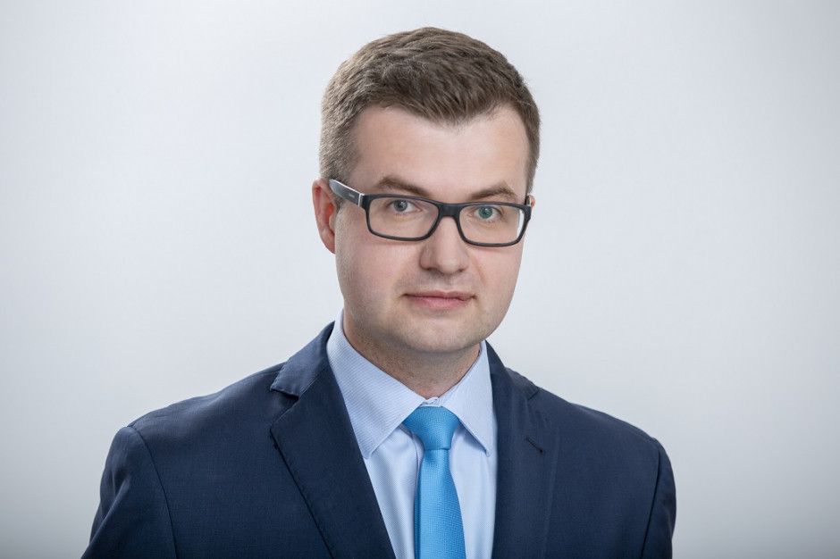 Michał Siembab, partner w kancelarii GKR Legal, fot. mat. prasowe Uchwała Sądu Najwyższego podważa możliwość stosowania kary umownej za brak zapłaty