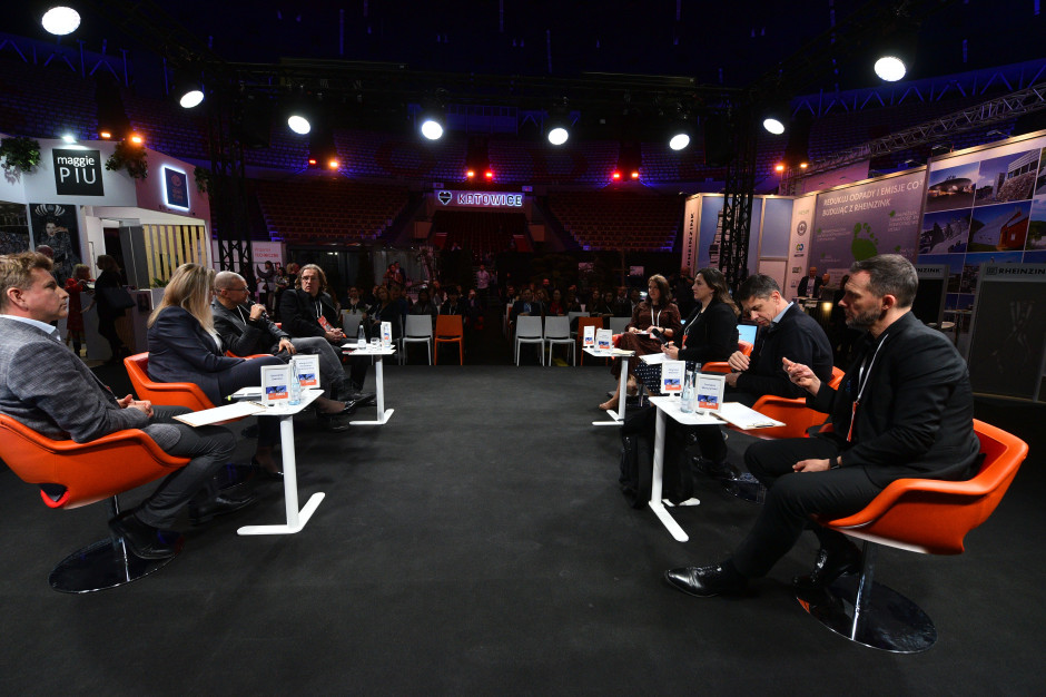 Panel "Osiedla na Nowo" podczas 4 Design Days 2020. Moderatorki: Anna Liszka i Marta Rogacewicz Osiedla na nowo, czyli jak zamienić piękno na umiar