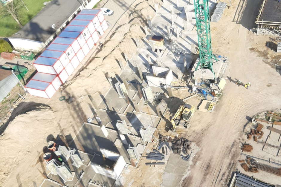 Trwa budowa osiedla w Dębicy przy ul. Ratuszowej, które pomieści 201 mieszkań Ratuszowa zgodnie z planem. Zaglądamy na plac budowy mieszkań PFR Nieruchomości w Dębicy