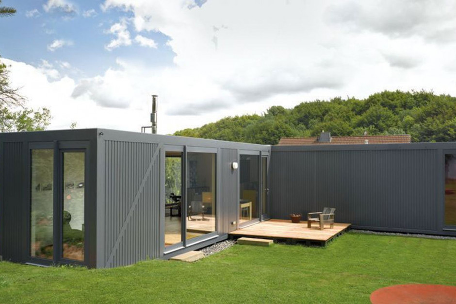 Dom Containerlove autorstwa LHVH Architekten z Niemiec. Fot. Tomas Riehle. Źródło: lhvh.de Domy z kontenerów morskich. Zdjęcia mobilnych mieszkań na cały sezon