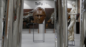 Rzeźby z muzeum przenoszą się do mieszkań