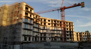 Reduta Nowe Podolany z kolejnym budynkiem