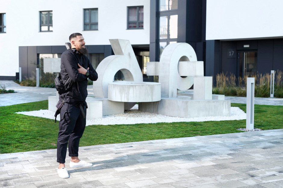 Oskar Podolski. Fot. mat. pras. Streetart na osiedlu Idea z nagrodą KTR 2020