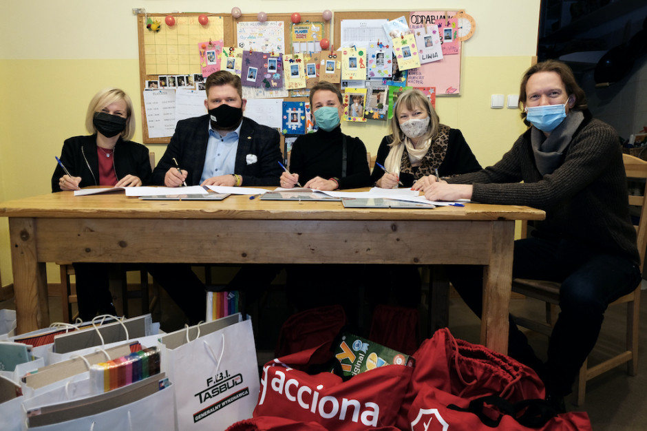 Fot. mat. prasowe Acciona Nieruchomości pomaga Powiślańskiej Fundacji Społecznej
