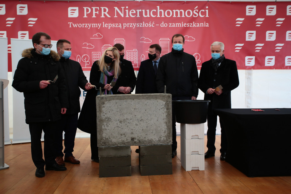 Uroczystość wmurowania aktu erekcyjnego we Wrześni pod Mieszkanie Plus, fot. mat. prasowe We Wrześni powstanie 100 Mieszkań Plus. Pomoże Everest Development
