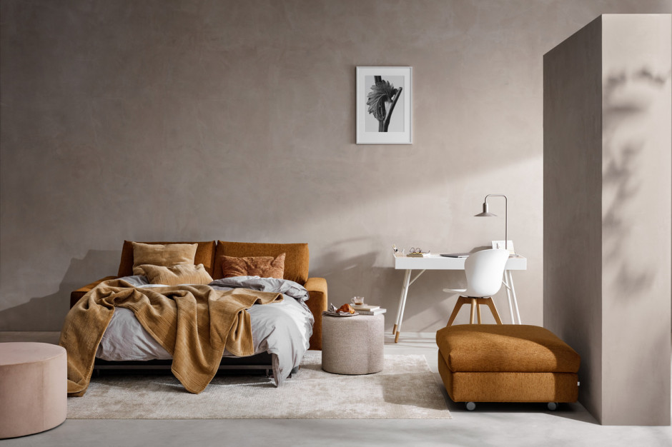 Sofa z funkcją spania sprawdzi się w niewielkim mieszkaniu. Fot. mat. pras. Sofa z funkcją spania wraca na salony