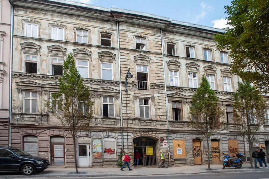 W remontowanej kamienicy powstanie 28 wygodnych mieszkań komunalnych, 4 lokale usługowe, 2 pracownie artystyczne oraz jedno mieszkanie chronione. fot. UMŁ Łódzka kamienica odzyskuje blask